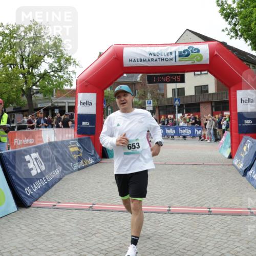 10.05.2026 - 8. Wedeler Halbmarathon Yannick Fuchs http://msf.ph/oto/9733219 10.05.2026 11:48:48 Ziel 496, 653, 743 meine-sportfotos.de