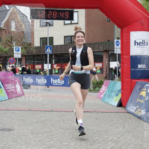 10.05.2026 - 8. Wedeler Halbmarathon Yannick Fuchs http://msf.ph/oto/9733229 10.05.2026 12:28:47 Ziel 860 meine-sportfotos.de