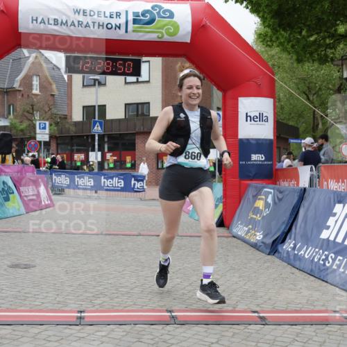 10.05.2026 - 8. Wedeler Halbmarathon Yannick Fuchs http://msf.ph/oto/9733233 10.05.2026 12:28:48 Ziel 860 meine-sportfotos.de
