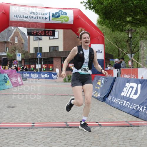 10.05.2026 - 8. Wedeler Halbmarathon Yannick Fuchs http://msf.ph/oto/9733235 10.05.2026 12:28:48 Ziel 860 meine-sportfotos.de