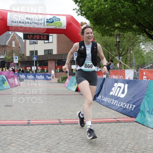 10.05.2026 - 8. Wedeler Halbmarathon Yannick Fuchs http://msf.ph/oto/9733237 10.05.2026 12:28:48 Ziel 860 meine-sportfotos.de