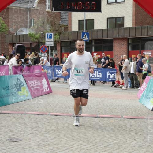 10.05.2026 - 8. Wedeler Halbmarathon Yannick Fuchs http://msf.ph/oto/9733241 10.05.2026 11:48:51 Ziel 496, 653, 743 meine-sportfotos.de