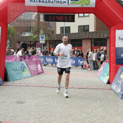10.05.2026 - 8. Wedeler Halbmarathon Yannick Fuchs http://msf.ph/oto/9733243 10.05.2026 11:48:51 Ziel 496, 653, 743 meine-sportfotos.de