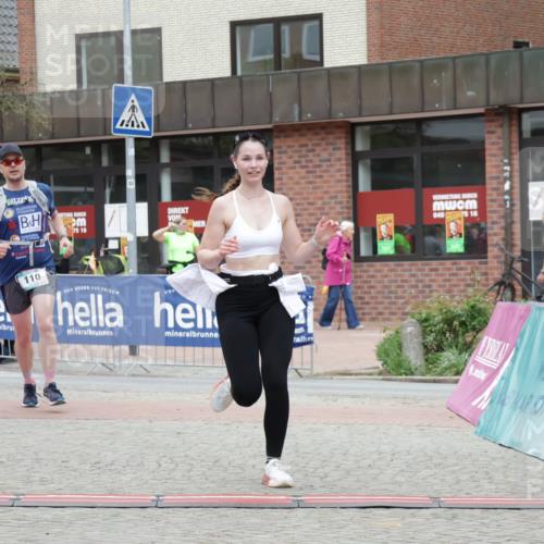 10.05.2026 - 8. Wedeler Halbmarathon Yannick Fuchs http://msf.ph/oto/9733247 10.05.2026 12:28:55 Ziel 110, 576 meine-sportfotos.de