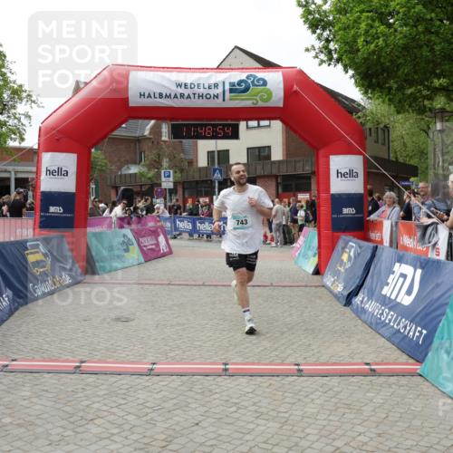 10.05.2026 - 8. Wedeler Halbmarathon Yannick Fuchs http://msf.ph/oto/9733250 10.05.2026 11:48:52 Ziel 496, 653, 743 meine-sportfotos.de