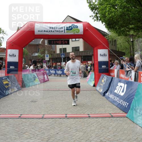 10.05.2026 - 8. Wedeler Halbmarathon Yannick Fuchs http://msf.ph/oto/9733252 10.05.2026 11:48:52 Ziel 496, 653, 743 meine-sportfotos.de
