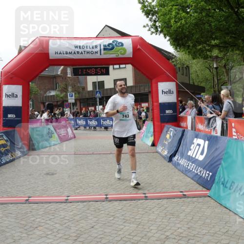 10.05.2026 - 8. Wedeler Halbmarathon Yannick Fuchs http://msf.ph/oto/9733254 10.05.2026 11:48:52 Ziel 496, 653, 743 meine-sportfotos.de