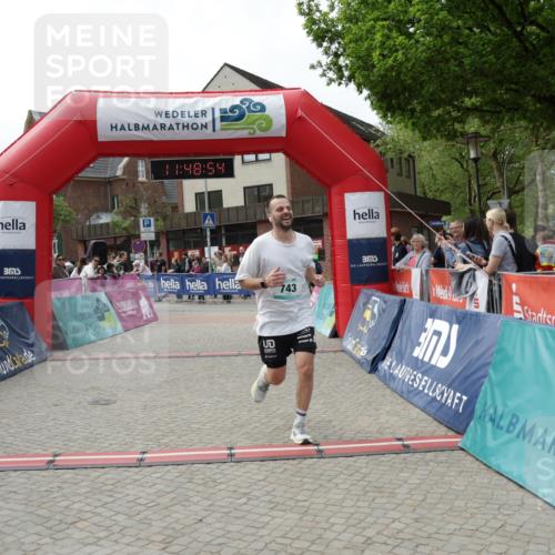 10.05.2026 - 8. Wedeler Halbmarathon Yannick Fuchs http://msf.ph/oto/9733256 10.05.2026 11:48:52 Ziel 496, 653, 743 meine-sportfotos.de