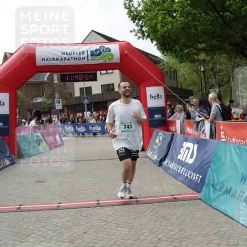 10.05.2026 - 8. Wedeler Halbmarathon Yannick Fuchs http://msf.ph/oto/9733257 10.05.2026 11:48:53 Ziel 496, 743 meine-sportfotos.de
