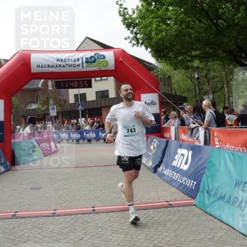 10.05.2026 - 8. Wedeler Halbmarathon Yannick Fuchs http://msf.ph/oto/9733260 10.05.2026 11:48:53 Ziel 496, 743 meine-sportfotos.de