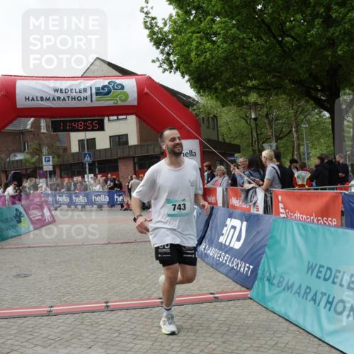 10.05.2026 - 8. Wedeler Halbmarathon Yannick Fuchs http://msf.ph/oto/9733261 10.05.2026 11:48:53 Ziel 496, 743 meine-sportfotos.de