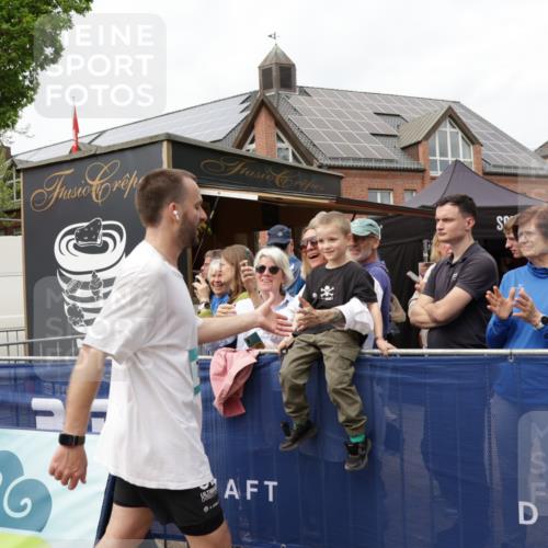 10.05.2026 - 8. Wedeler Halbmarathon Yannick Fuchs http://msf.ph/oto/9733269 10.05.2026 11:48:54 Ziel 496, 743 meine-sportfotos.de