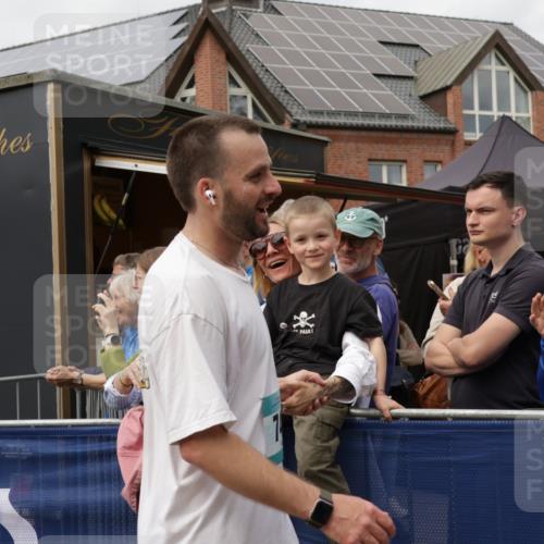 10.05.2026 - 8. Wedeler Halbmarathon Yannick Fuchs http://msf.ph/oto/9733273 10.05.2026 11:48:55 Ziel 743, 1017 meine-sportfotos.de