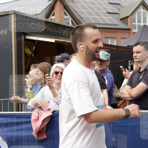10.05.2026 - 8. Wedeler Halbmarathon Yannick Fuchs http://msf.ph/oto/9733275 10.05.2026 11:48:55 Ziel 743, 1017 meine-sportfotos.de
