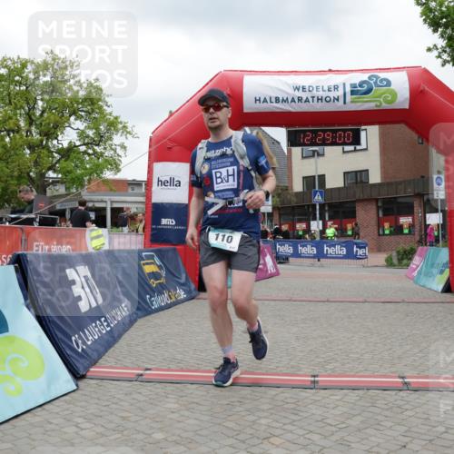10.05.2026 - 8. Wedeler Halbmarathon Yannick Fuchs http://msf.ph/oto/9733276 10.05.2026 12:28:58 Ziel 110, 576 meine-sportfotos.de