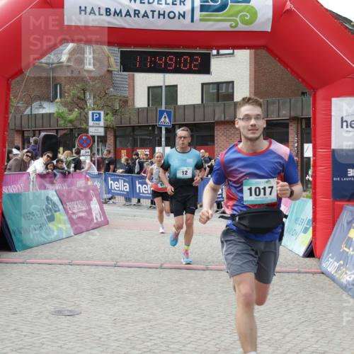 10.05.2026 - 8. Wedeler Halbmarathon Yannick Fuchs http://msf.ph/oto/9733303 10.05.2026 11:49:00 Ziel 12, 666, 811, 1017 meine-sportfotos.de