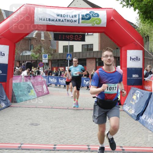 10.05.2026 - 8. Wedeler Halbmarathon Yannick Fuchs http://msf.ph/oto/9733305 10.05.2026 11:49:00 Ziel 12, 666, 811, 1017 meine-sportfotos.de