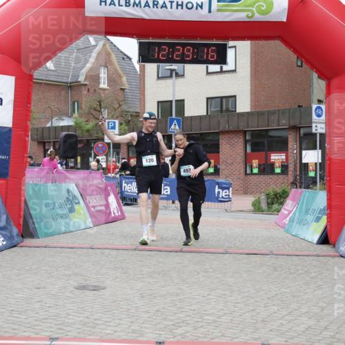 10.05.2026 - 8. Wedeler Halbmarathon Yannick Fuchs http://msf.ph/oto/9733306 10.05.2026 12:29:14 Ziel 120, 194, 492 meine-sportfotos.de