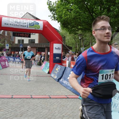 10.05.2026 - 8. Wedeler Halbmarathon Yannick Fuchs http://msf.ph/oto/9733308 10.05.2026 11:49:01 Ziel 12, 666, 811, 1017 meine-sportfotos.de