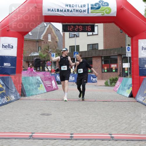 10.05.2026 - 8. Wedeler Halbmarathon Yannick Fuchs http://msf.ph/oto/9733312 10.05.2026 12:29:14 Ziel 120, 194, 492 meine-sportfotos.de
