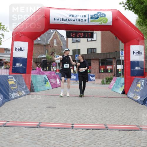 10.05.2026 - 8. Wedeler Halbmarathon Yannick Fuchs http://msf.ph/oto/9733316 10.05.2026 12:29:15 Ziel 120, 194, 492 meine-sportfotos.de