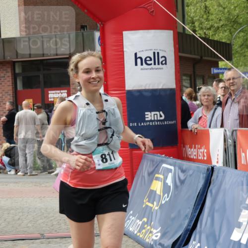 10.05.2026 - 8. Wedeler Halbmarathon Yannick Fuchs http://msf.ph/oto/9733321 10.05.2026 11:49:03 Ziel 12, 666, 811, 1017, 2002, 2004, 2078 meine-sportfotos.de