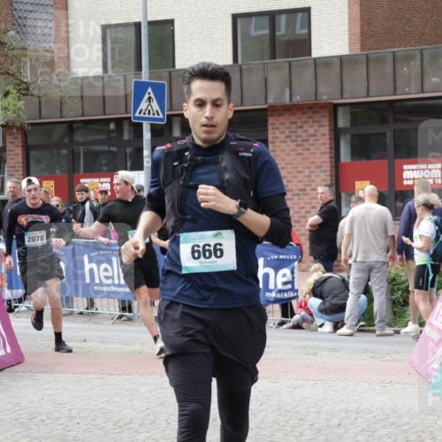10.05.2026 - 8. Wedeler Halbmarathon Yannick Fuchs http://msf.ph/oto/9733335 10.05.2026 11:49:05 Ziel 12, 666, 811, 1017, 2002, 2004, 2078 meine-sportfotos.de