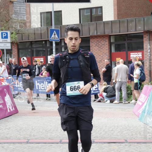 10.05.2026 - 8. Wedeler Halbmarathon Yannick Fuchs http://msf.ph/oto/9733337 10.05.2026 11:49:05 Ziel 12, 666, 811, 1017, 2002, 2004, 2078 meine-sportfotos.de