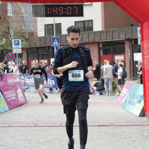 10.05.2026 - 8. Wedeler Halbmarathon Yannick Fuchs http://msf.ph/oto/9733339 10.05.2026 11:49:05 Ziel 12, 666, 811, 1017, 2002, 2004, 2078 meine-sportfotos.de