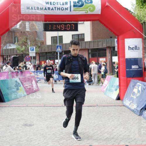 10.05.2026 - 8. Wedeler Halbmarathon Yannick Fuchs http://msf.ph/oto/9733341 10.05.2026 11:49:05 Ziel 12, 666, 811, 1017, 2002, 2004, 2078 meine-sportfotos.de