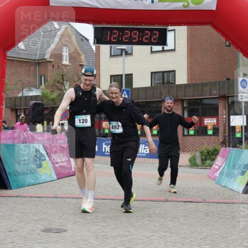 10.05.2026 - 8. Wedeler Halbmarathon Yannick Fuchs http://msf.ph/oto/9733344 10.05.2026 12:29:20 Ziel 120, 492, 2167 meine-sportfotos.de