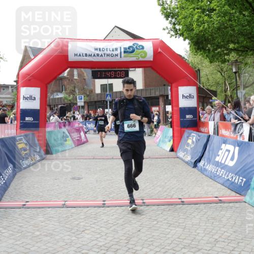 10.05.2026 - 8. Wedeler Halbmarathon Yannick Fuchs http://msf.ph/oto/9733345 10.05.2026 11:49:06 Ziel 12, 666, 811, 2002, 2004, 2078 meine-sportfotos.de