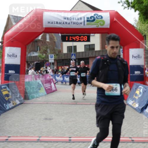 10.05.2026 - 8. Wedeler Halbmarathon Yannick Fuchs http://msf.ph/oto/9733351 10.05.2026 11:49:06 Ziel 12, 666, 811, 2002, 2004, 2078 meine-sportfotos.de