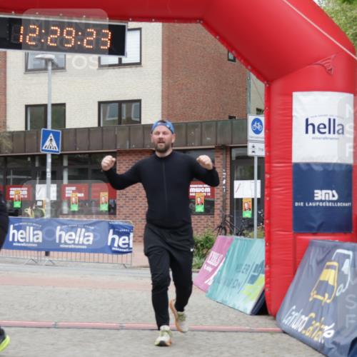 10.05.2026 - 8. Wedeler Halbmarathon Yannick Fuchs http://msf.ph/oto/9733353 10.05.2026 12:29:21 Ziel 2167 meine-sportfotos.de