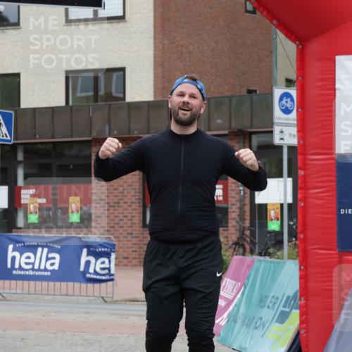 10.05.2026 - 8. Wedeler Halbmarathon Yannick Fuchs http://msf.ph/oto/9733354 10.05.2026 12:29:21 Ziel 2167 meine-sportfotos.de