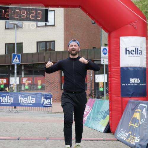 10.05.2026 - 8. Wedeler Halbmarathon Yannick Fuchs http://msf.ph/oto/9733356 10.05.2026 12:29:22 Ziel 2167 meine-sportfotos.de
