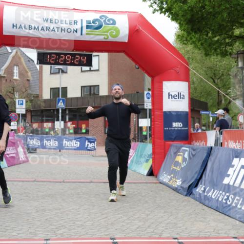 10.05.2026 - 8. Wedeler Halbmarathon Yannick Fuchs http://msf.ph/oto/9733358 10.05.2026 12:29:22 Ziel 2167 meine-sportfotos.de