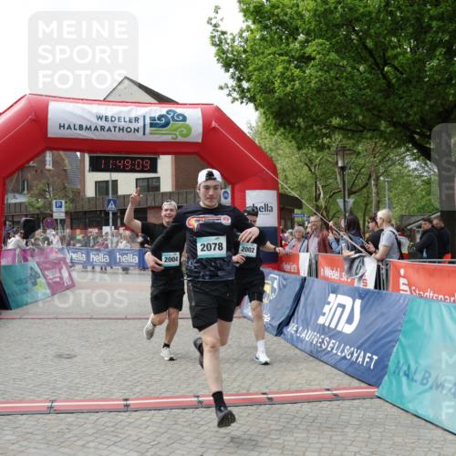 10.05.2026 - 8. Wedeler Halbmarathon Yannick Fuchs http://msf.ph/oto/9733363 10.05.2026 11:49:08 Ziel 666, 2002, 2004, 2078 meine-sportfotos.de