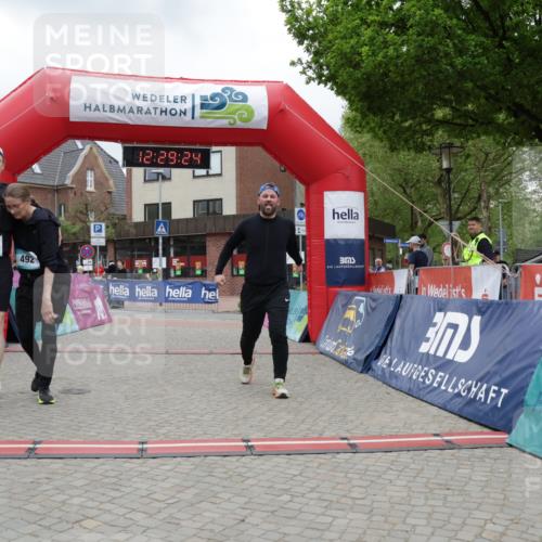 10.05.2026 - 8. Wedeler Halbmarathon Yannick Fuchs http://msf.ph/oto/9733364 10.05.2026 12:29:22 Ziel 2167 meine-sportfotos.de