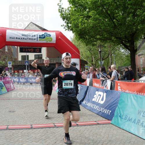 10.05.2026 - 8. Wedeler Halbmarathon Yannick Fuchs http://msf.ph/oto/9733365 10.05.2026 11:49:08 Ziel 666, 2002, 2004, 2078 meine-sportfotos.de