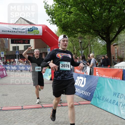 10.05.2026 - 8. Wedeler Halbmarathon Yannick Fuchs http://msf.ph/oto/9733367 10.05.2026 11:49:08 Ziel 666, 2002, 2004, 2078 meine-sportfotos.de