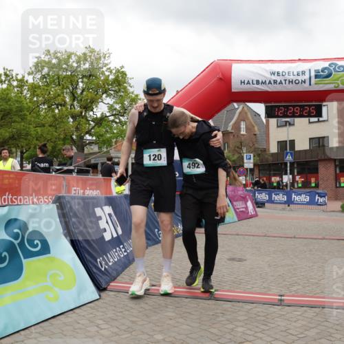 10.05.2026 - 8. Wedeler Halbmarathon Yannick Fuchs http://msf.ph/oto/9733372 10.05.2026 12:29:23 Ziel 2167 meine-sportfotos.de