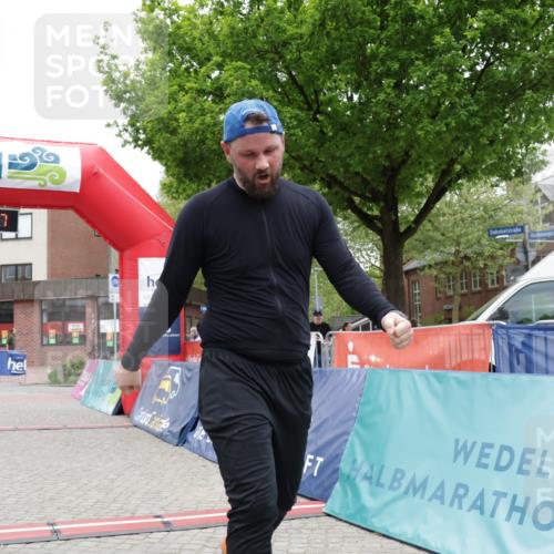 10.05.2026 - 8. Wedeler Halbmarathon Yannick Fuchs http://msf.ph/oto/9733376 10.05.2026 12:29:25 Ziel 2167 meine-sportfotos.de