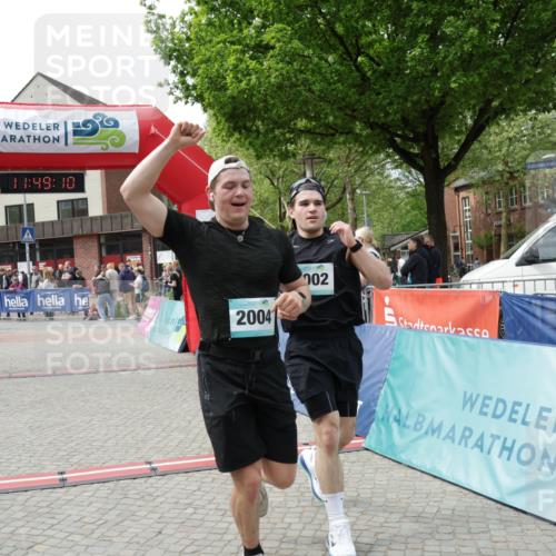 10.05.2026 - 8. Wedeler Halbmarathon Yannick Fuchs http://msf.ph/oto/9733378 10.05.2026 11:49:09 Ziel 666, 2002, 2004, 2078 meine-sportfotos.de