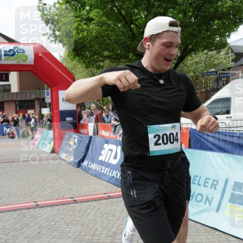 10.05.2026 - 8. Wedeler Halbmarathon Yannick Fuchs http://msf.ph/oto/9733385 10.05.2026 11:49:09 Ziel 666, 2002, 2004, 2078 meine-sportfotos.de