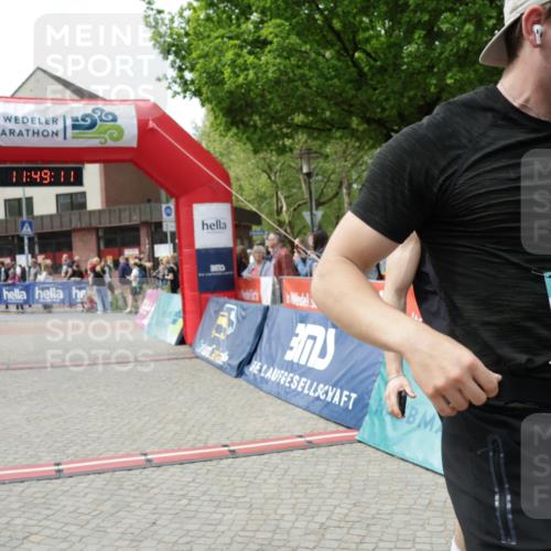 10.05.2026 - 8. Wedeler Halbmarathon Yannick Fuchs http://msf.ph/oto/9733386 10.05.2026 11:49:09 Ziel 666, 2002, 2004, 2078 meine-sportfotos.de
