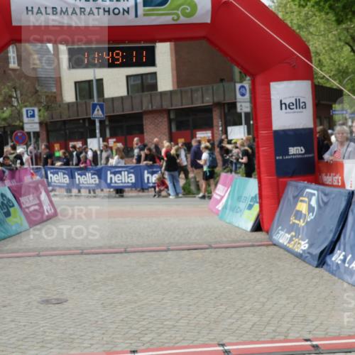 10.05.2026 - 8. Wedeler Halbmarathon Yannick Fuchs http://msf.ph/oto/9733391 10.05.2026 11:49:10 Ziel 666, 2002, 2004, 2078 meine-sportfotos.de