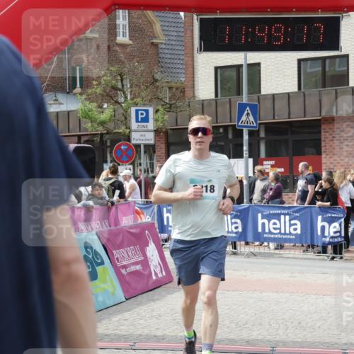 10.05.2026 - 8. Wedeler Halbmarathon Yannick Fuchs http://msf.ph/oto/9733403 10.05.2026 11:49:15 Ziel 2218 meine-sportfotos.de