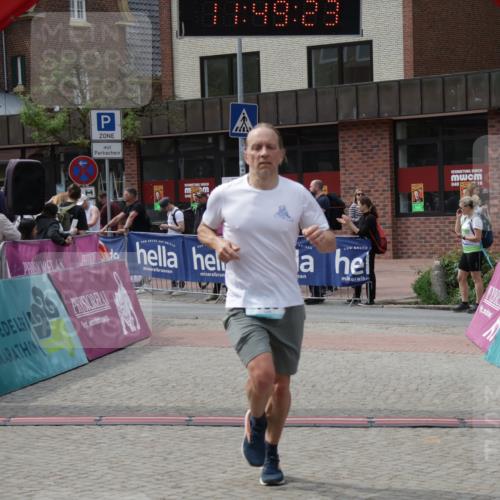 10.05.2026 - 8. Wedeler Halbmarathon Yannick Fuchs http://msf.ph/oto/9733412 10.05.2026 11:49:22 Ziel 188 meine-sportfotos.de