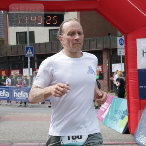 10.05.2026 - 8. Wedeler Halbmarathon Yannick Fuchs http://msf.ph/oto/9733420 10.05.2026 11:49:23 Ziel 188 meine-sportfotos.de